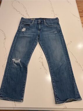 AG Jeans- Tomboy Crop
Distressed Blue Straight-Leg Jeans low rise